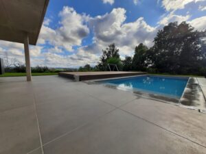 Pooldeck als Terrasse fahrbar